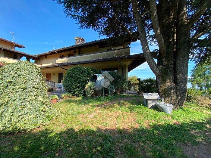Casa con 6 locali in vendita in Erbusco