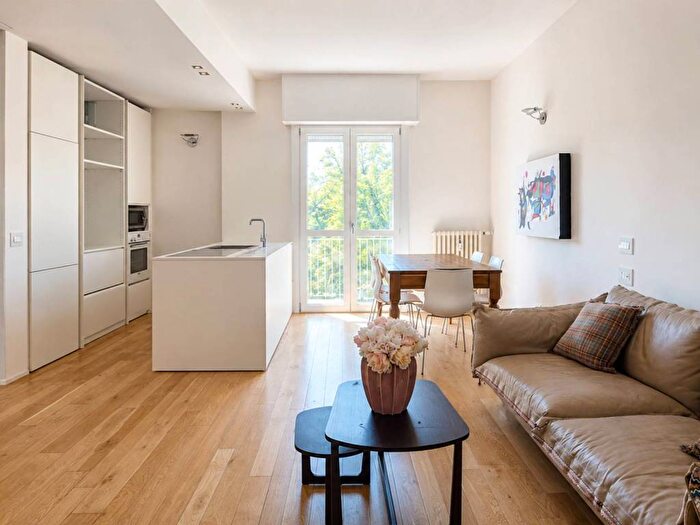 Appartamento trilocale in affitto in Via Paris Bordone, Monte Rosa Lotto, Milano