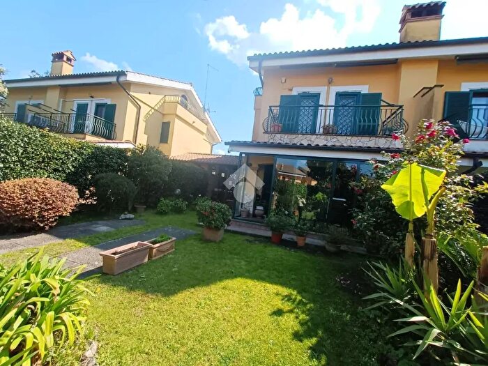 Casa quadrilocale in vendita in Via Giovan Battisti Pergolesi, Nepi