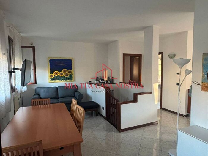 Appartamento trilocale in affitto in Via Carso, Villatora, Saonara