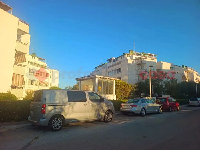 Appartamento trilocale in affitto in Via Grotta della Regina, Bari