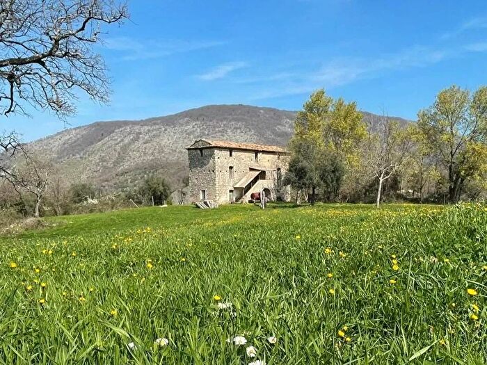 Casa con 9 locali in vendita in Pico Frosinone, Pico