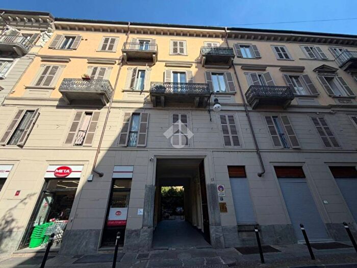 Appartamento monolocale in affitto in Via Fratelli Calandra, Via della Rocca, Torino