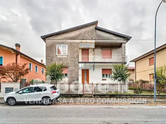 Casa con 6 locali in vendita in Via Garibaldi, Arcole