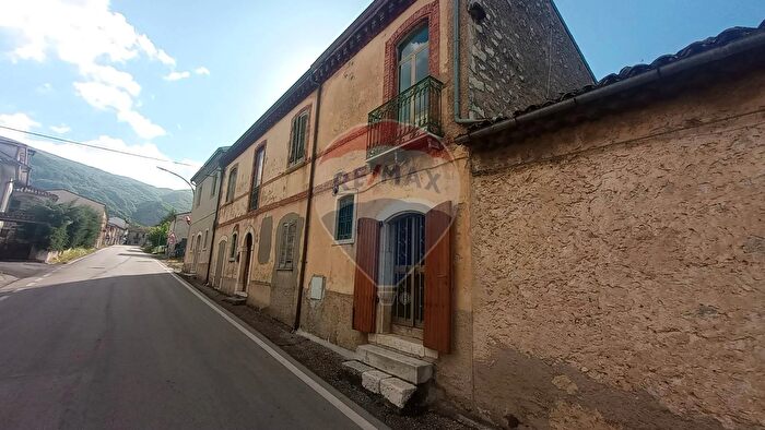 Appartamento trilocale in vendita in Strada Provinciale, Campochiaro