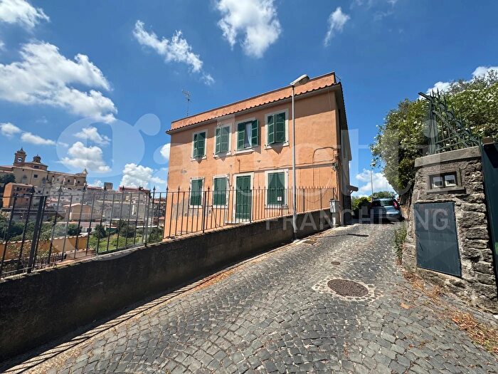 Appartamento trilocale in vendita in Via Vascarelle, Marino