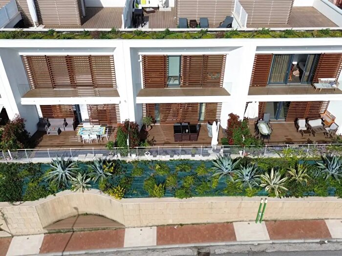 Casa con 5 locali in vendita in Via Ennio d'Aniello, Salerno