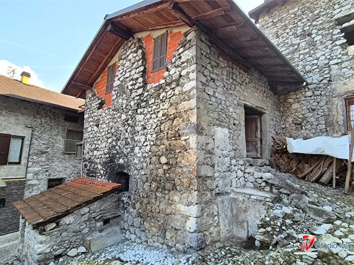 Casa trilocale in vendita in Via Brugnolo, Ono San Pietro