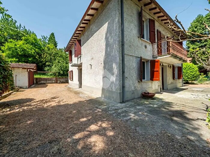 Casa con 10 locali in vendita in Via Monte Cisa, Reggio Emilia
