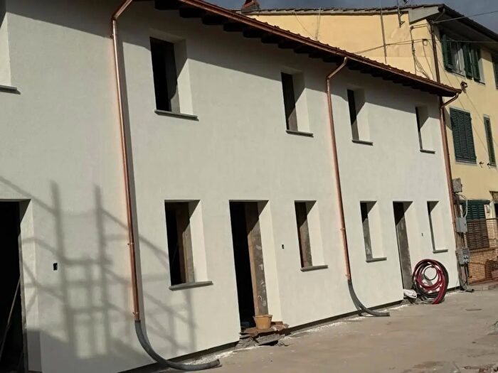 Casa quadrilocale in vendita in Filippo Maria Fiorentini, Lucca