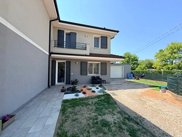 Casa trilocale in vendita in Borgo Mantovano