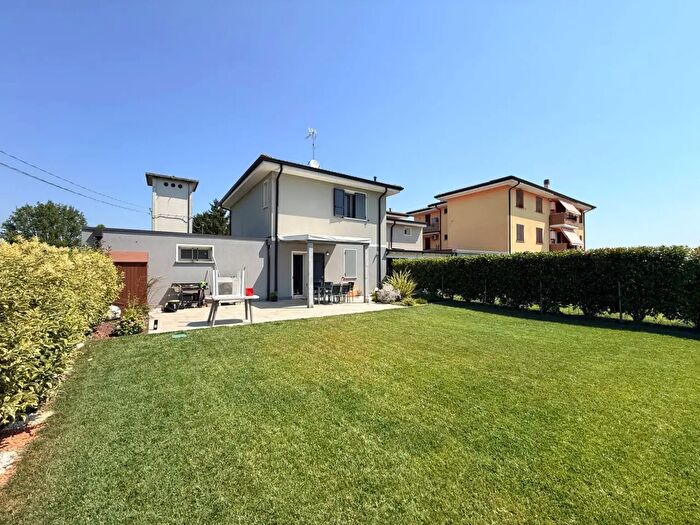 Case in Vendita e in Affitto - 3