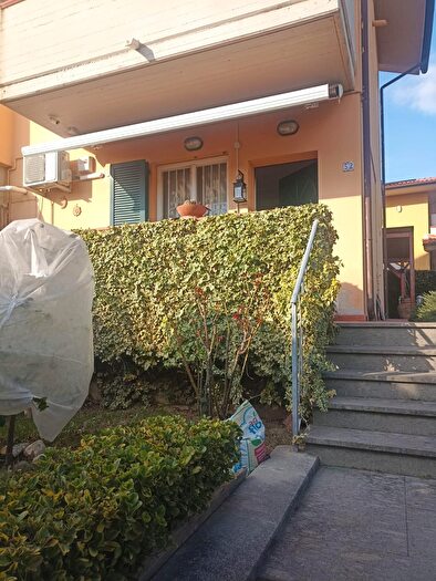 Casa con 5 locali in vendita in Collesalvetti