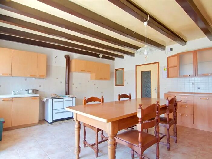 Casa con 6 locali in vendita in Badia Calavena