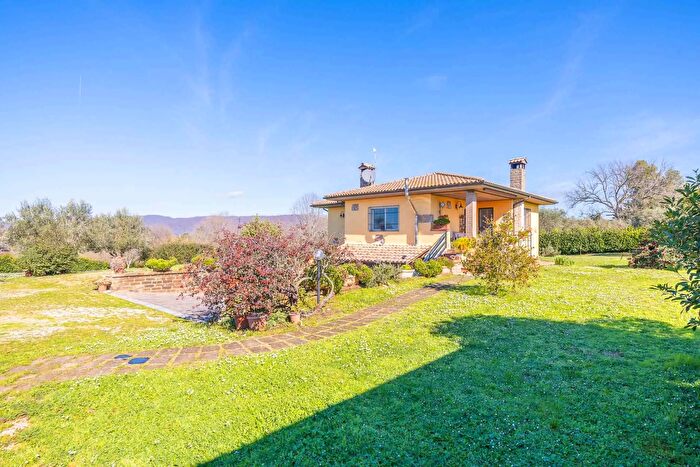 Casa con 7 locali in vendita in Canale Monterano