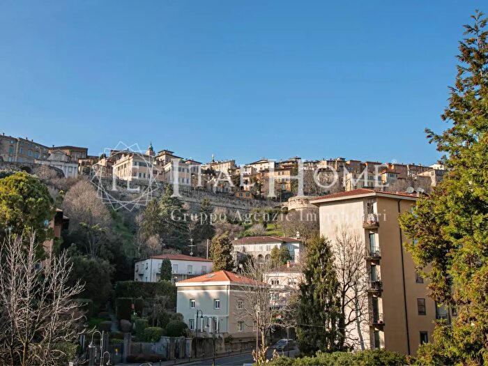 Appartamento con 5 locali in vendita in Viale Vittorio Emanuele, Bergamo