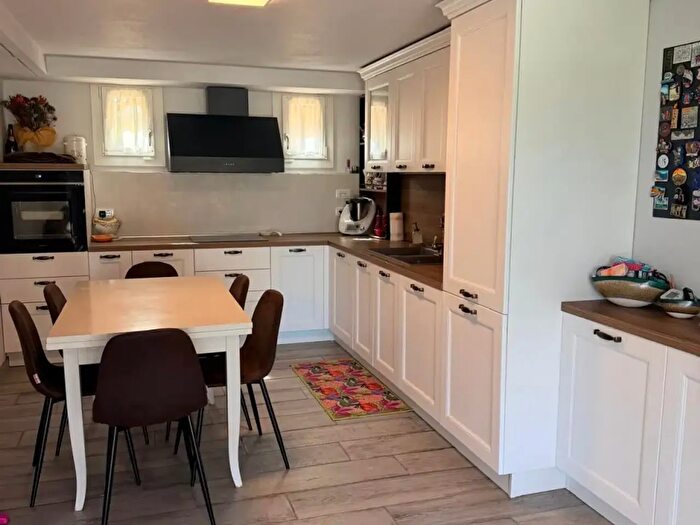 Casa quadrilocale in vendita in Giavera Del Montello