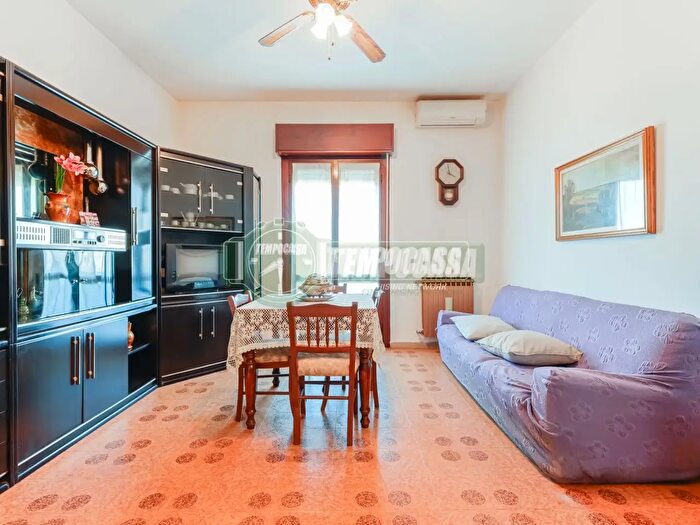 Appartamento trilocale in vendita in Via Alessandro Manzoni, Rodano