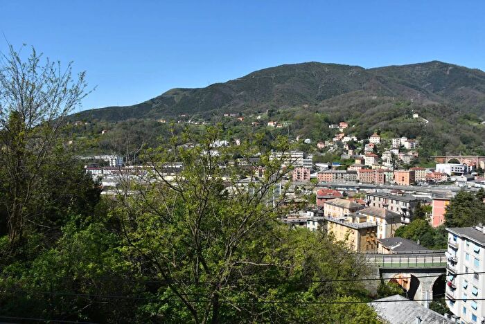 Appartamento quadrilocale in vendita in Genova