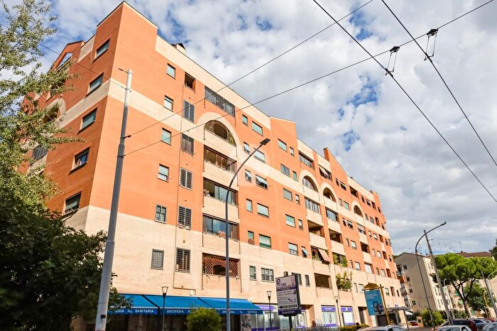 Appartamento quadrilocale in vendita in Via Monte Cervialto, Roma