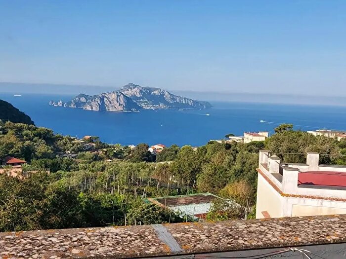 Casa quadrilocale in vendita in Massa Lubrense