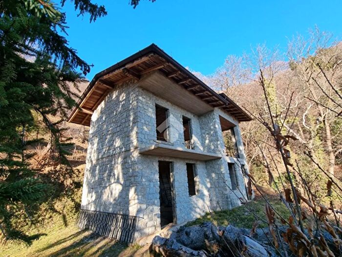 Casa bilocale in vendita in Località Laquarone, Predore