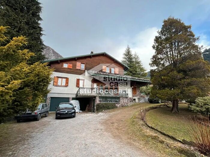 Casa con 13 locali in vendita in Via Frassa, Piazzatorre