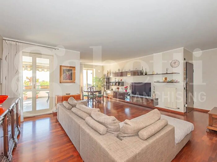 Appartamento con 5 locali in vendita in Vicolo San Pietro, Rivoli