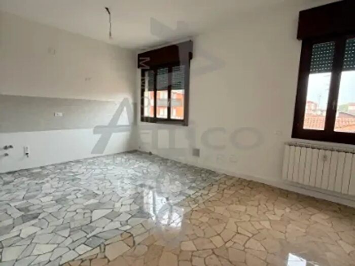 Appartamento quadrilocale in vendita in Via Alberto Mario Ro, Rovigo