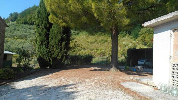 Casa con 6 locali in vendita in Pozzetto, Castelplanio