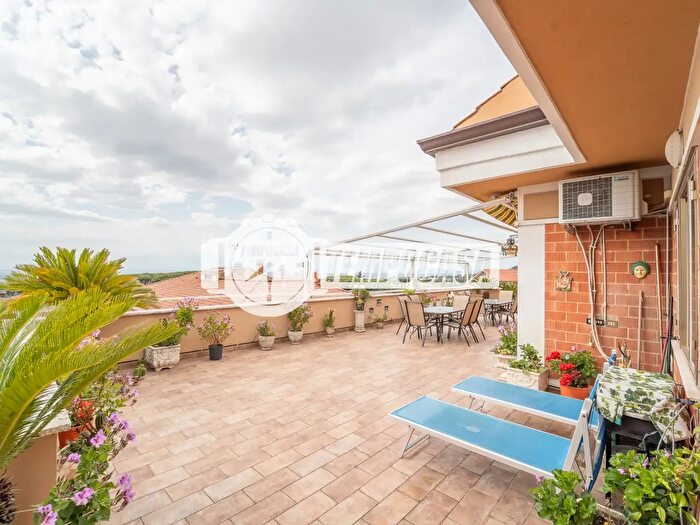 Appartamento con 5 locali in vendita in Via Arturo Reali, Marino