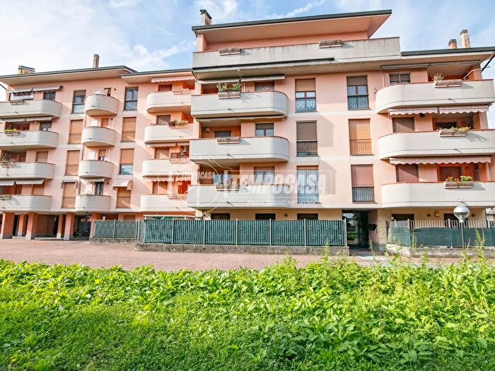 Appartamento trilocale in vendita in Via Brasside, Treviglio