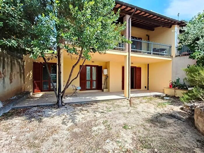 Casa con 10 locali in vendita in Via Agostino di Duccio Snc, Amelia