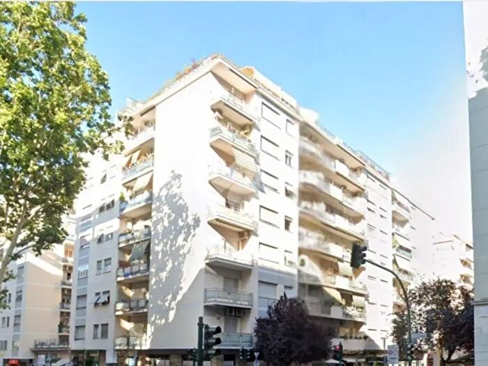 Appartamento trilocale in vendita in Via Cipro, Roma