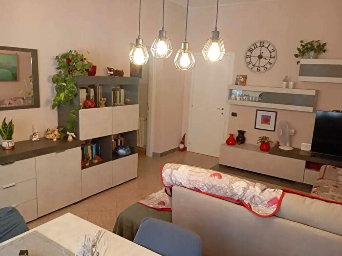 Appartamento con 5 locali in vendita in Luni