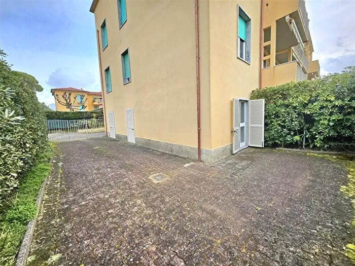 Appartamento quadrilocale in vendita in Massa