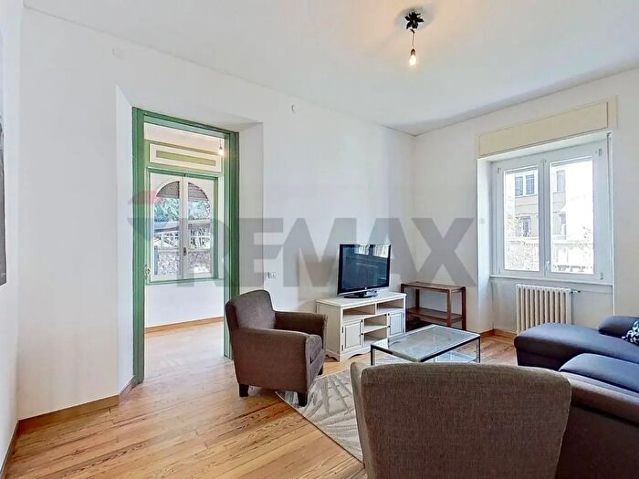 Appartamento quadrilocale in vendita in Via Carlo Rainoldi, Varese