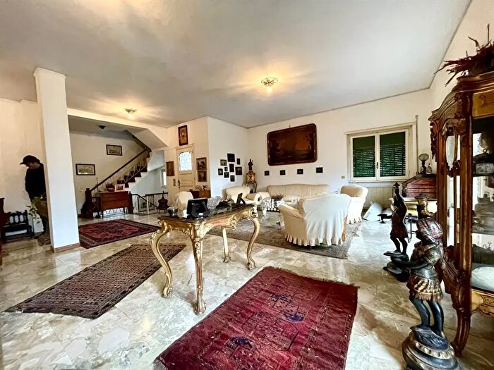 Appartamento trilocale in vendita in Via Monte di Casa, Roma