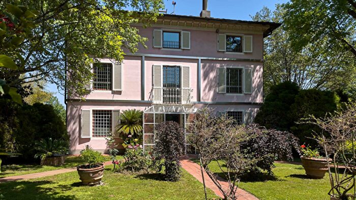 Casa in vendita in Lucca