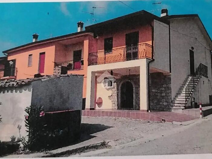 Casa quadrilocale in vendita in Via Ficarola, Vitulano