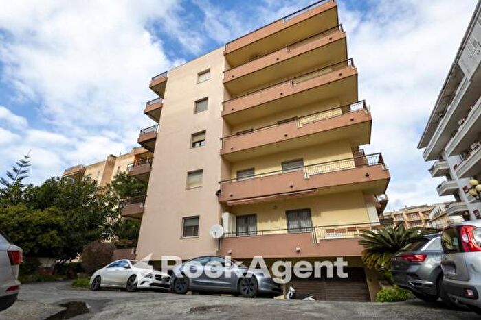 Appartamento quadrilocale in vendita in Viale Rimembranze, Gioia Tauro