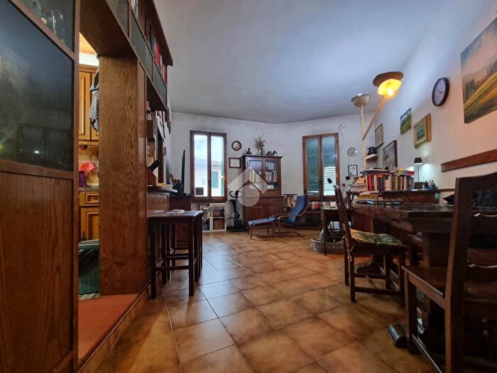 Appartamento con 5 locali in vendita in Via del Ponte di Mezzo, Firenze