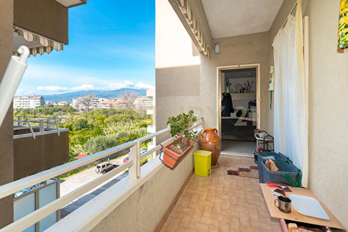 Appartamento quadrilocale in vendita in Via Garibaldi, Calatabiano