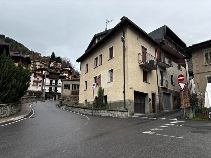 Appartamento bilocale in affitto in Via VALERIANA, Vezza dOglio