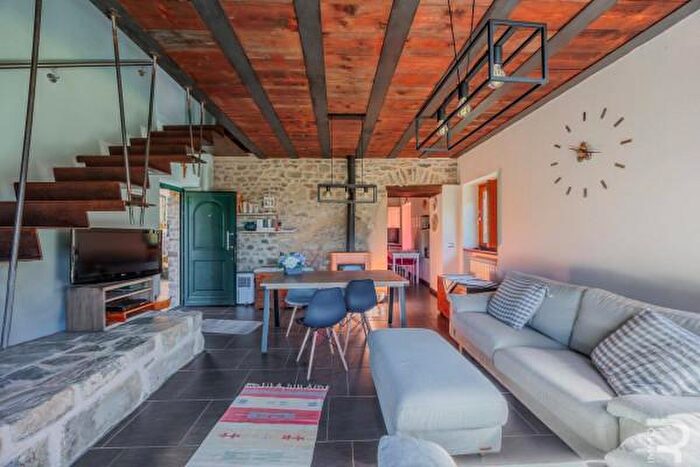 Casa quadrilocale in vendita in Strada Provinciale di Adelano, Zeri