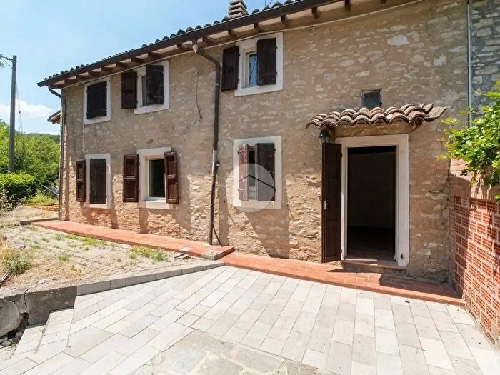 Casa trilocale in vendita in Via della Resistenza, Langhirano