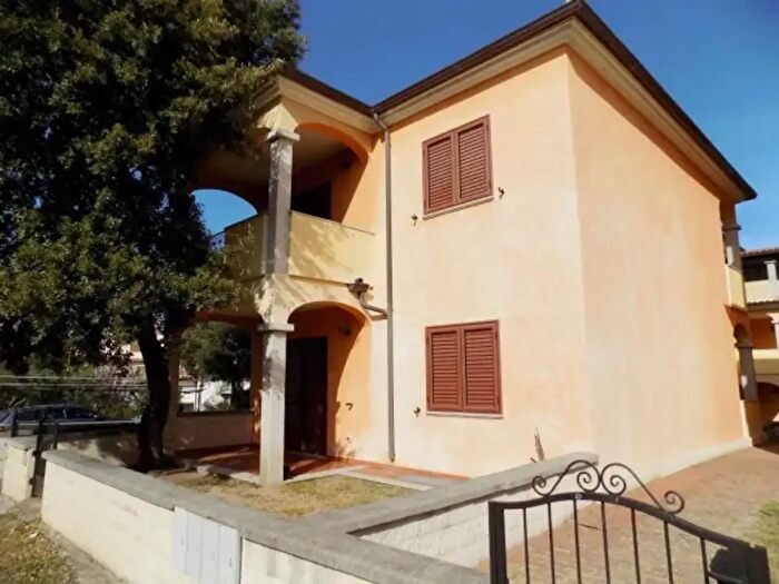 Appartamento trilocale in vendita in Via Lombardia, Torpè
