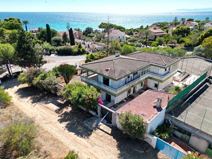 Casa con 15 locali in vendita in Via dei Ciliegi, Quartu Sant'Elena