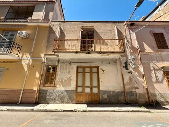 Casa quadrilocale in vendita in Partinico Via Calatafimi, Partinico