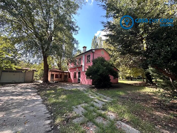 Casa quadrilocale in vendita in Magnolina Via Guccia, Gavello